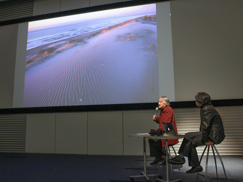 写真家によるトークショーも行われた