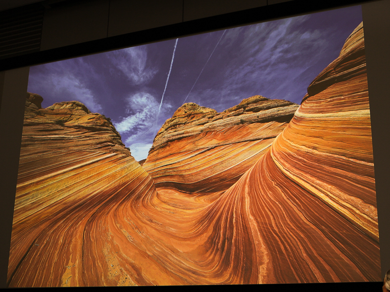 The Waveをここまで広く写した写真は、これまでに無いのではないかとのこと