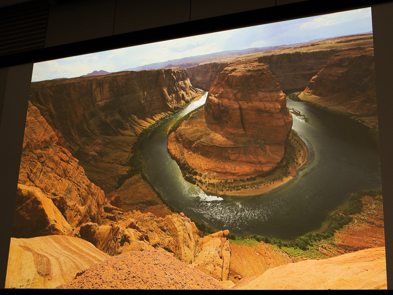 こうした構図でも歪曲が少ないために、空と地面の境界が自然に写る
