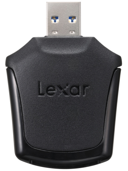 製品にはUSB3.0のカードリーダーが付属している。純正だけに相性はばっちりで、高速転送を可能にしている