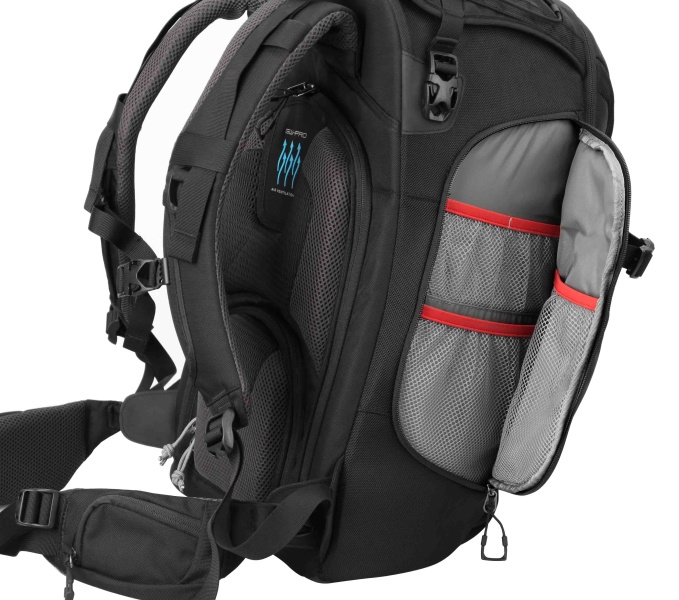 小物を収納可能なサイドポケットを装備