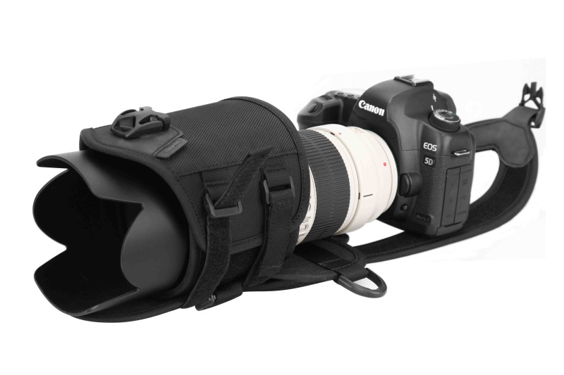 メインバックルを外して素早く撮影できる