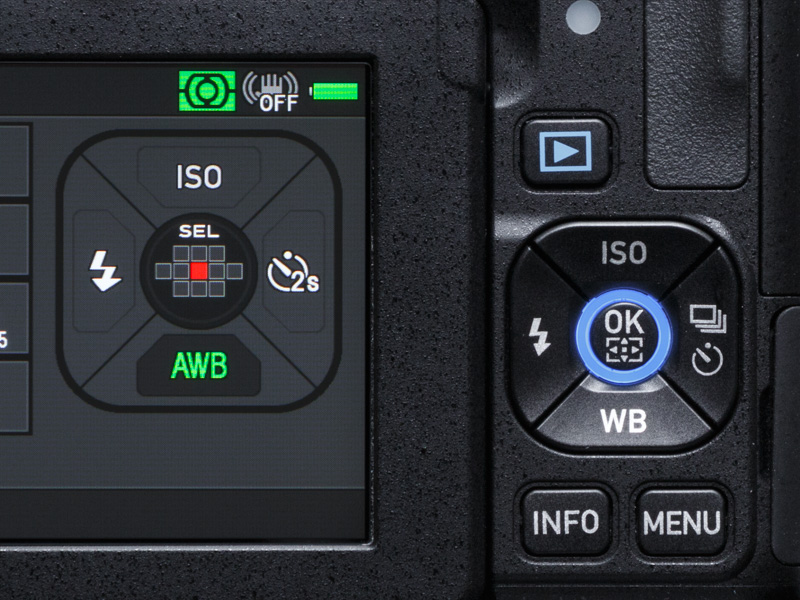 電源オンにすると、OKボタンの周囲が青く光る