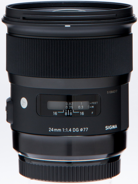 デザインはArtラインレンズ共通のもので高級感のある仕上がりだ