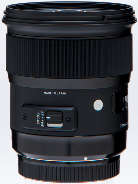 デザインはArtラインレンズ共通のもので高級感のある仕上がりだ