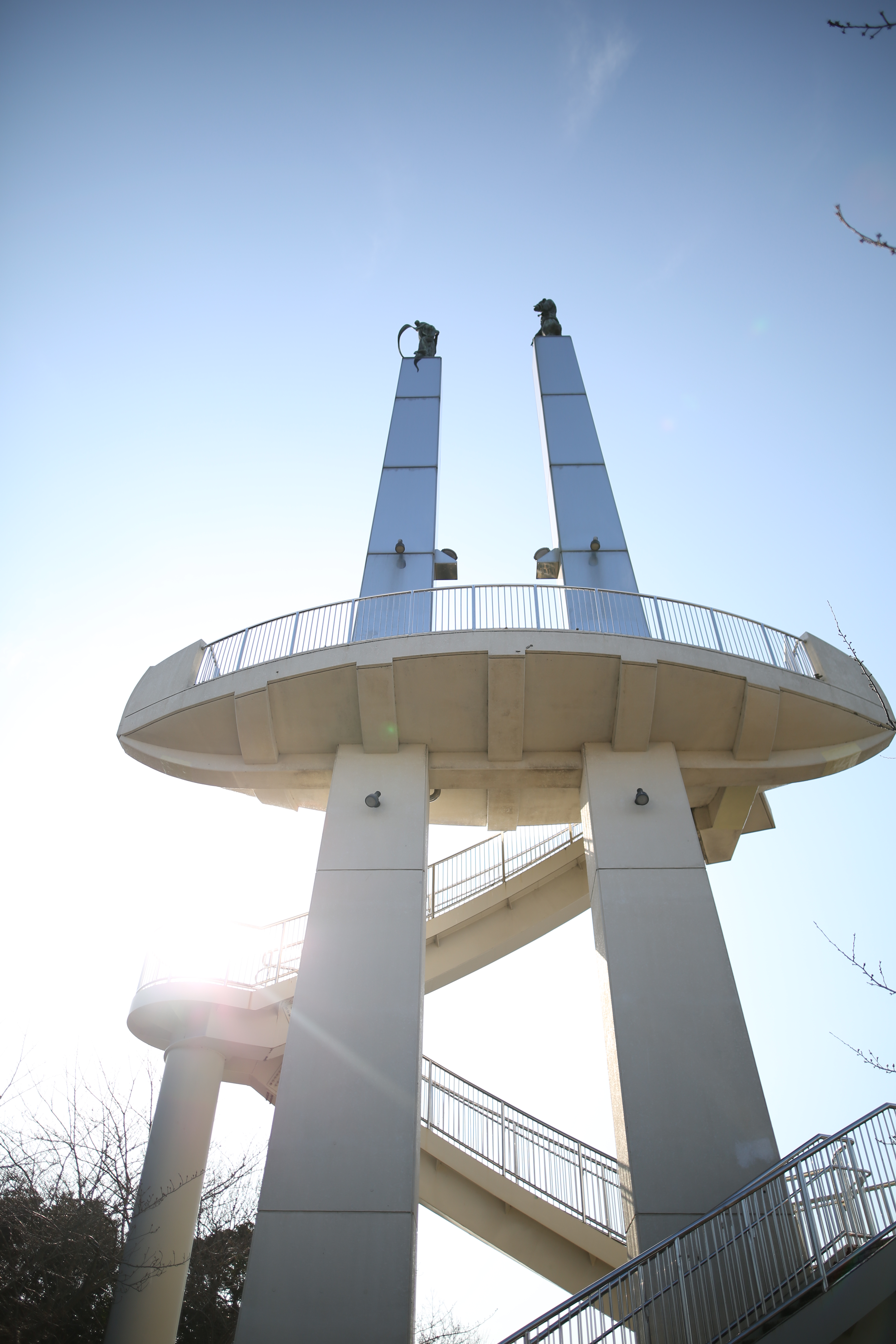 太陽が画面内に入る逆光で撮影。EOS 5D Mark III / 1/4000秒 / F1.4 / 0EV / ISO100 / マニュアル露出 / 24mm