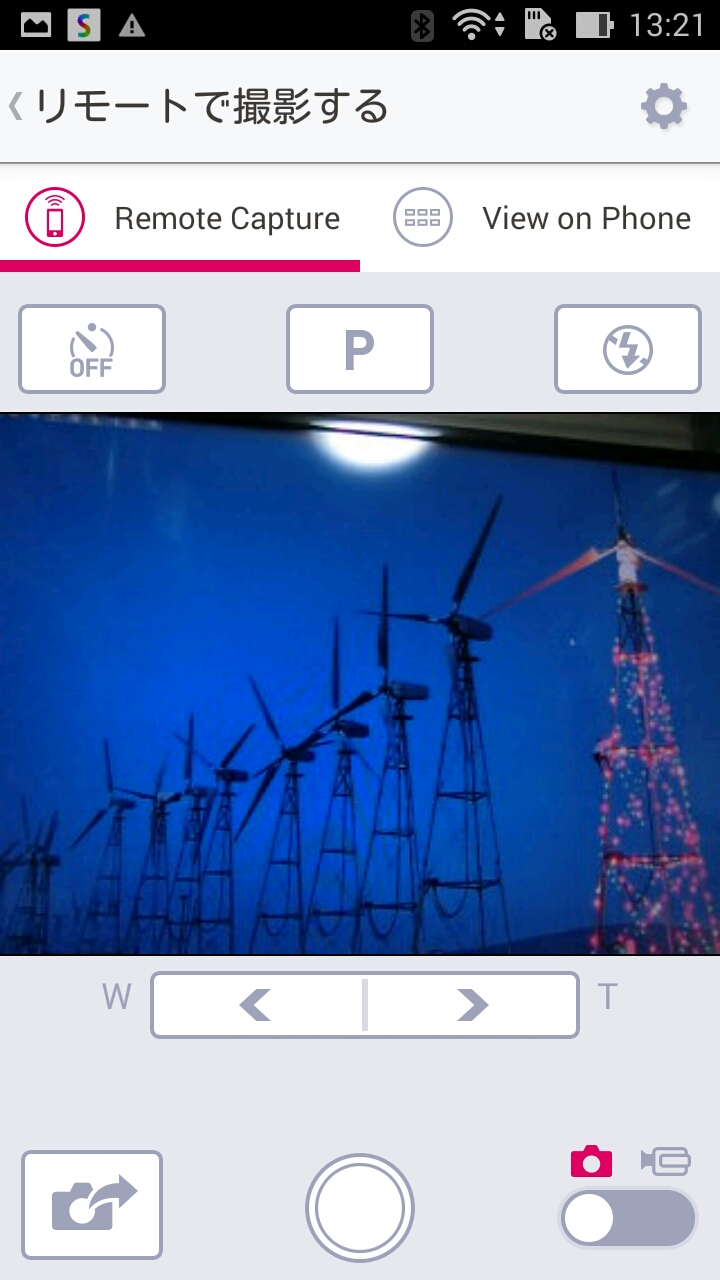 スマートフォンの画面を見ながら撮影するリモート撮影にも対応する。