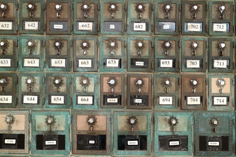 カメラの適正露出で撮影した。このままでも十分に魅力的ではあるが、自分が感じた被写体の雰囲気よりも、軽いイメージに仕上がってしまった