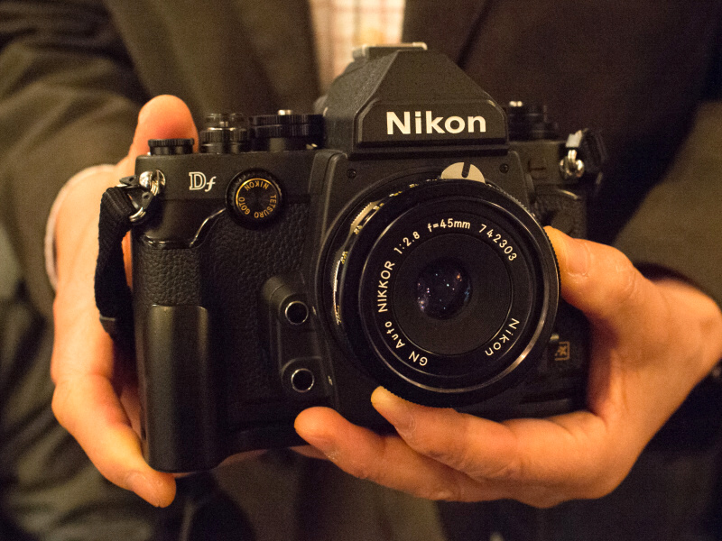 後藤氏のDf。専用グリップ、ゴールドの名入れ、ステンレス製シューカバーとフル装備だ