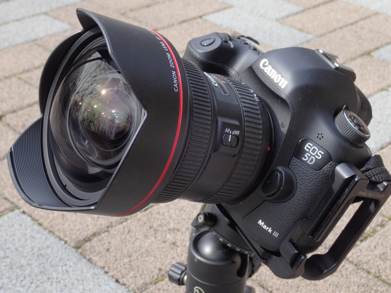 今回はEOS 5D Mark IIIで試用した。発売は2月26日。メーカー希望小売価格は税別45万円