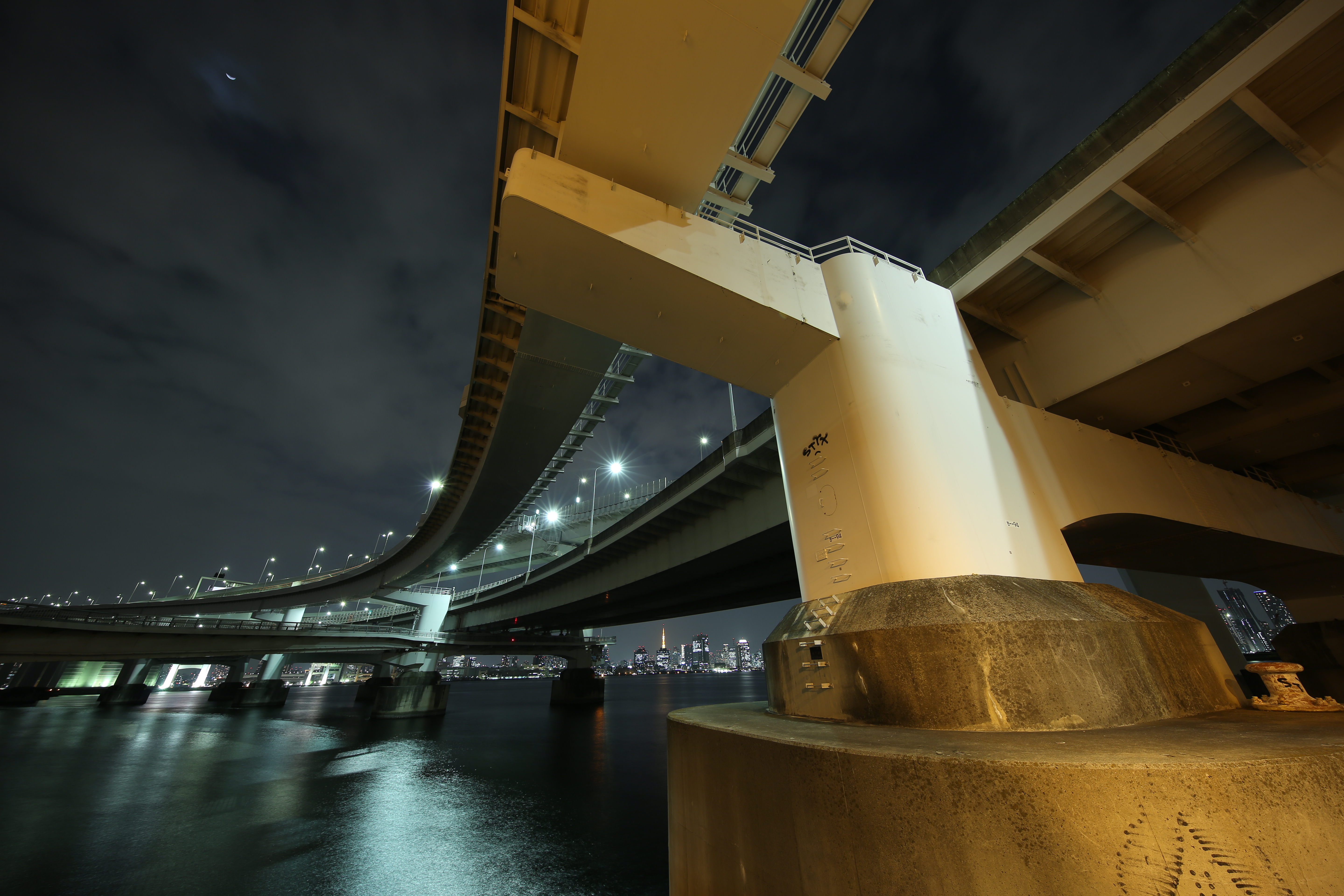 EOS 5D Mark III / 8秒 / F6.3 / -0.7EV / ISO100 / 絞り優先AE / 11mm