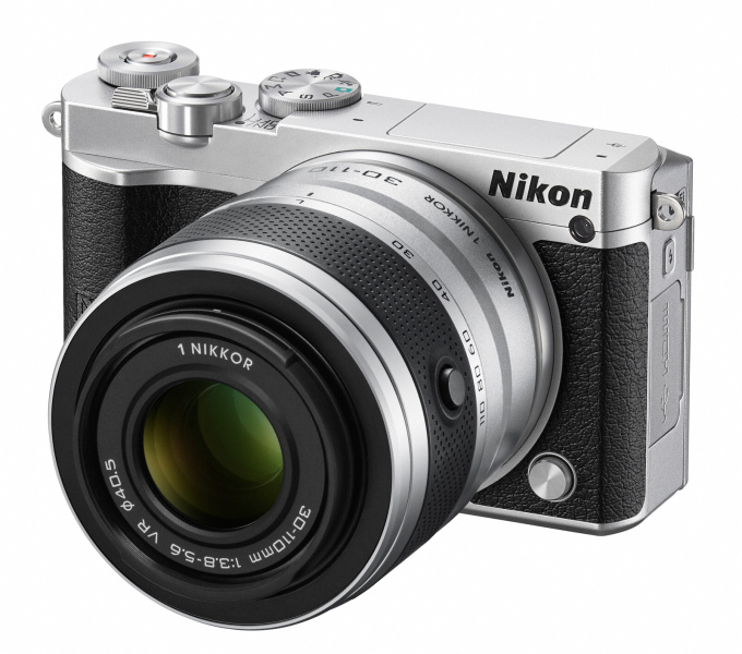 1 NIKKOR VR 30-110mm f/3.8-5.6の装着例