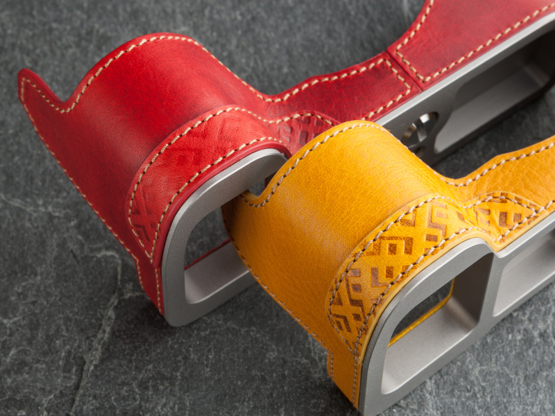 レッドとイエローもムラ感があり、鮮やかなにわりに渋さも備えている