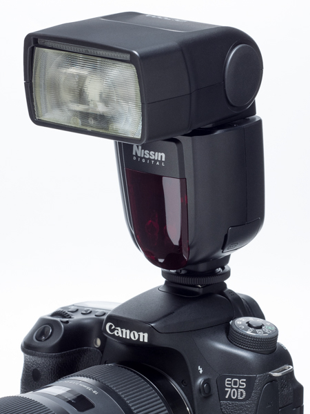 もちろんDi700Aは通常のクリップオンストロボと同様に、カメラのホットシューに装着して使用することができる。