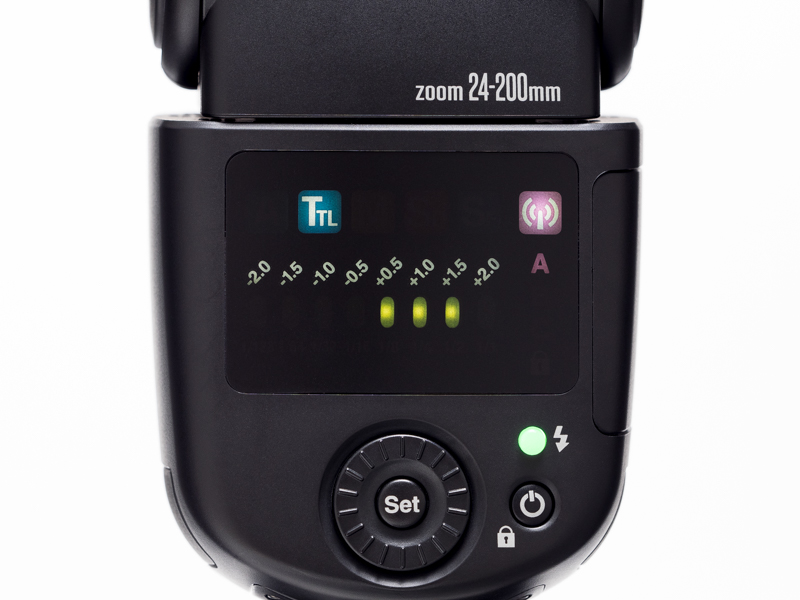 Air1からA/B/CグループそれぞれのDi700Aをコントロール可能。これはTTLオート調光モードの表示。Air1で設定した補正値が即時にDi700Aに反映される。