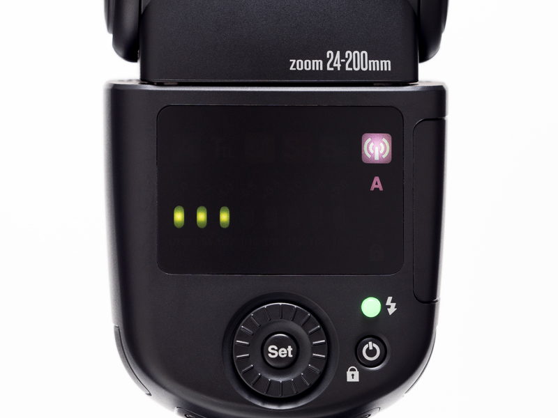 Di700Aの照射角度調整オートズームもAir1からワイヤレスでA/B/Cグループそれぞれ別に設定できる。なお、ズーム設定表示のままではシャッターを切ってもストロボは発光しない。ズーム設定が済んだらTTL調光モードもしくはマニュアル発光モードにAir1を切り替えてから撮影を行う。