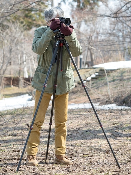 センターポールを縮めた状態の高さは4タイプともに148cm。公称177cmのワタシには、ちょうどいい高さである。買ったのはアルミの3段で、自重は2.8kg。レバーロック式よりも200g軽い。