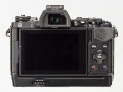 ミニレポート：2種類の外付けグリップを使い比べてみた （OM-D E-M5