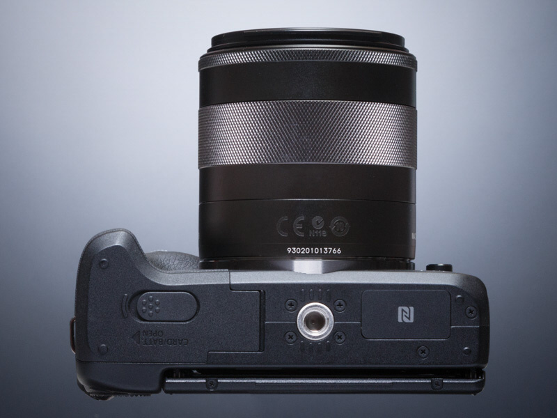 Wi-Fiに加えてNFC対応となり、底面にNマークを備える