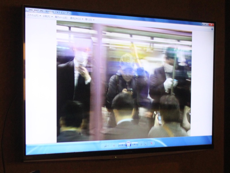 来日中に撮影したヒトコマ。ギャラリートークショーより。