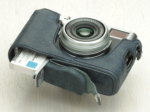 ユリシーズ、FUJIFILM X100T用の本革ケース - デジカメ Watch Watch
