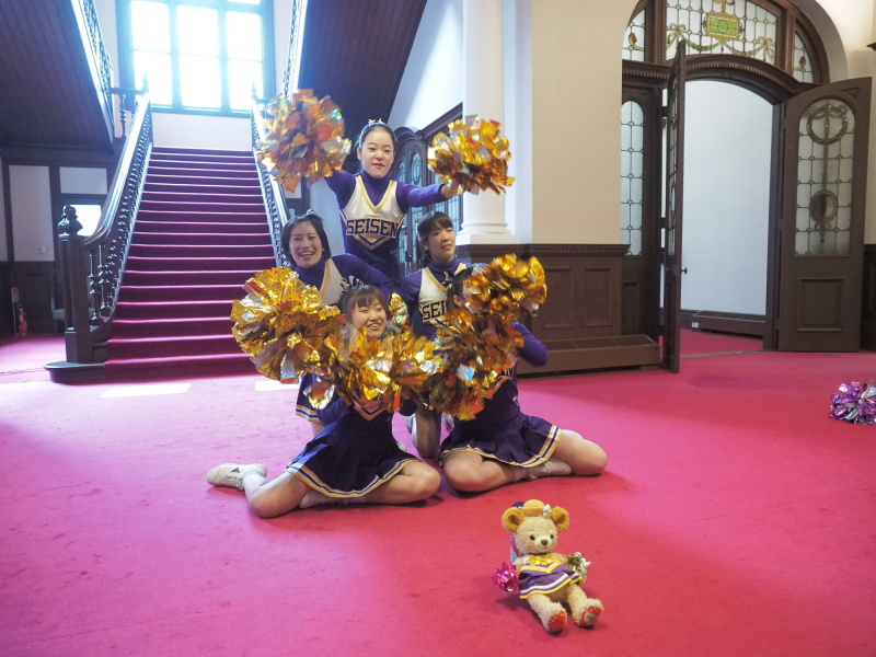 チアリーディング部S.S.S.の発表。元気な笑顔のパフォーマンスが圧巻でした。S.S.S．とは「SMILE」「SPARK」「SPIRITS」の略とのこと。