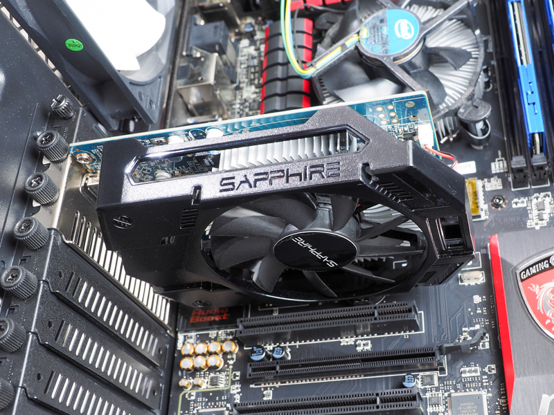 これがグラフィックカード。AMD Radeon R7 250XE、グラフィックメモリは1GB