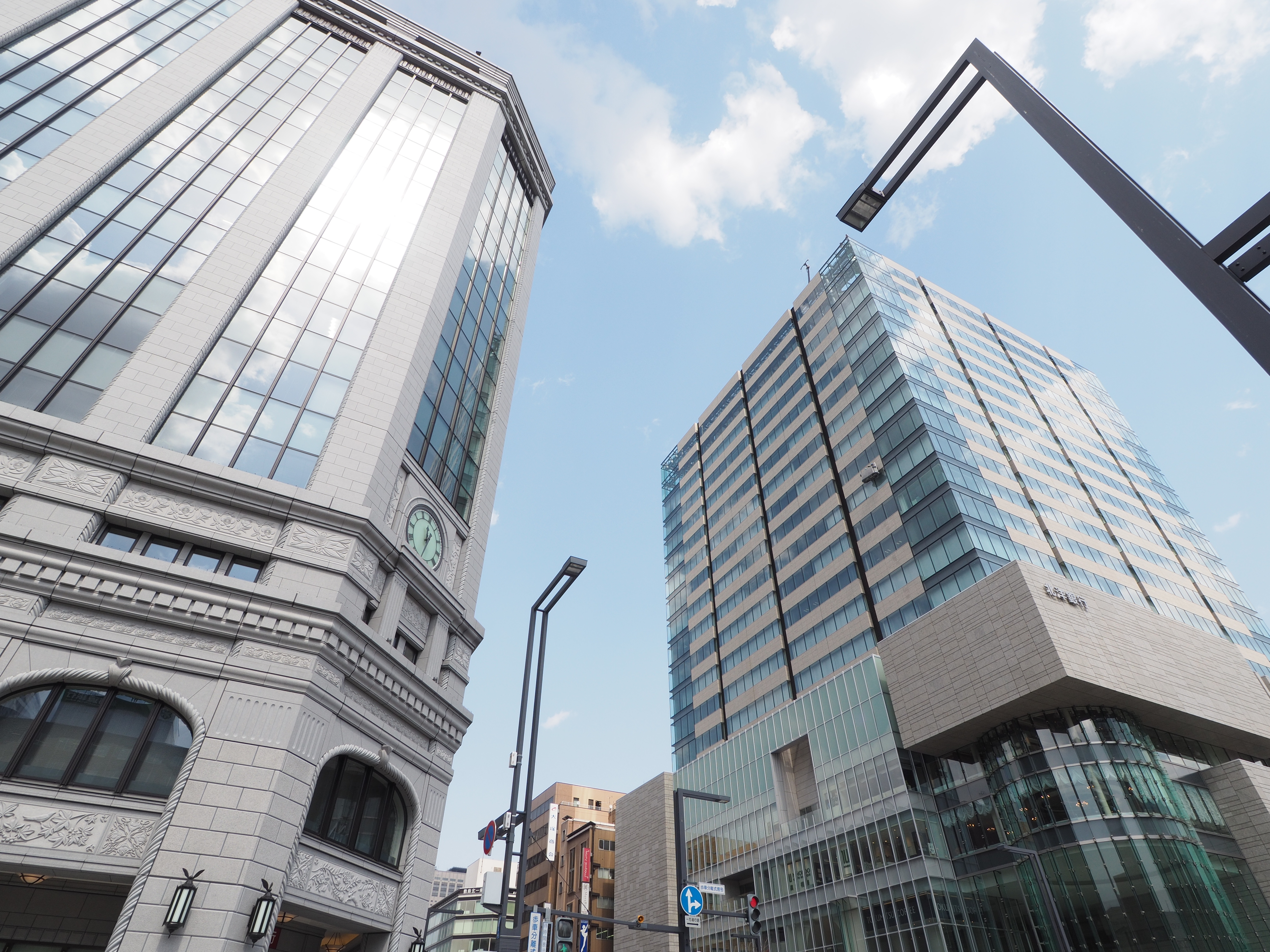 HDR合成に使った画像（の同時記録のJPEG画像）。絞り優先AEで撮って、露出補正で3段の露出差をつけている。