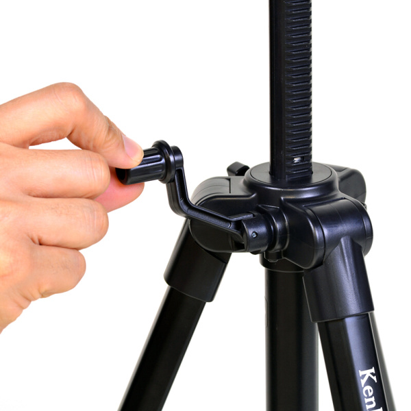 高さの微調整が簡単に行えるラック＆ピニオン式エレベーター