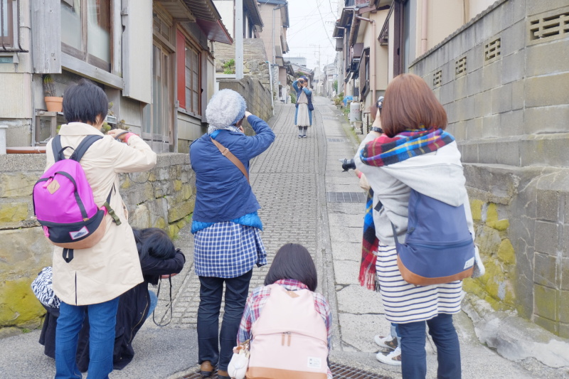 きょん♪さんと参加者で撮りあいっこ。遠足の楽しい雰囲気も写真に撮っていきます。