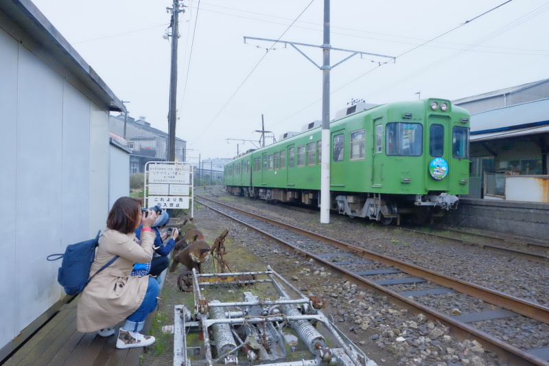 車庫から仲ノ町に入る電車を撮影。ホームの反対側から撮影できるベストスポットです。