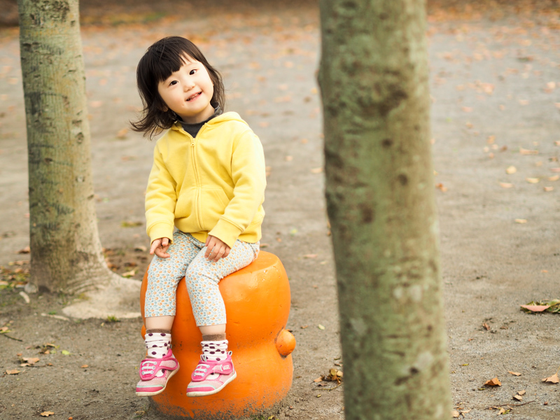 今度は奥の子どもにピントを合わせました。タッチ操作ができるデジカメだと、こうした操作が簡単に行えます。