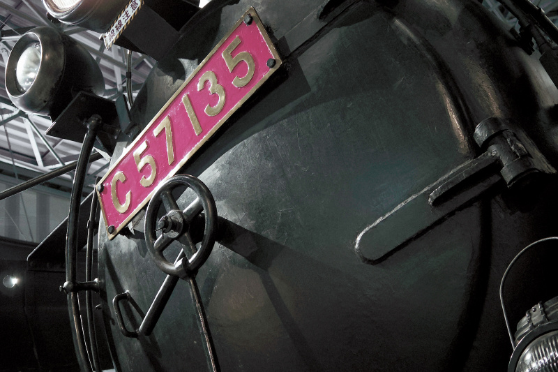 やや明るめの露出で、車体の黒が、きちんと締まった黒に再現されていない。