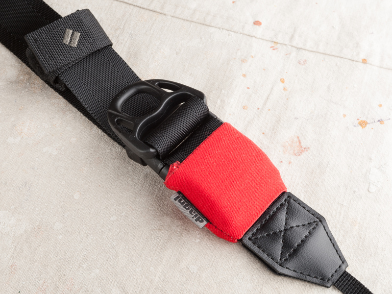 赤いバインダーがドレスアップの良いアクセントになってくれる