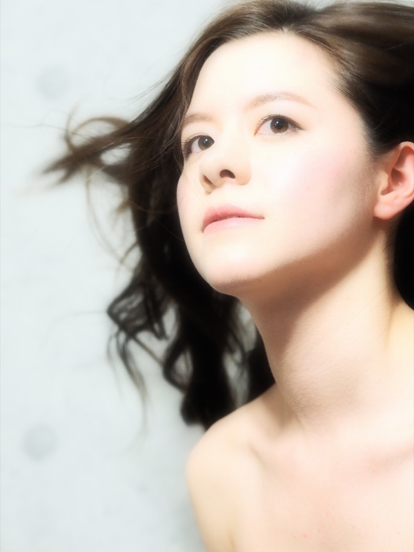 撮影：相川由美さん。「女性だけの独特の雰囲気がリラックスした撮影となって楽しい時間が過ごせました。素敵なモデルさんのおかげで素敵なショットがたくさん撮れました」