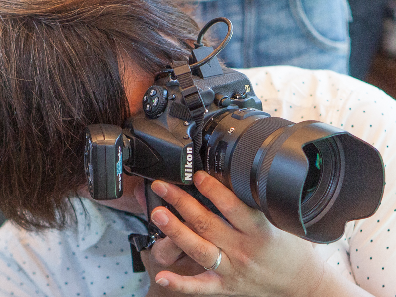 トランスミッターはホットシューに装着する