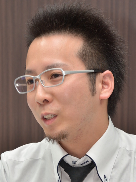 坂良昭氏<br class="">株式会社シグマ 開発部 開発第2ユニット 第5課 係長<br class="">「Contemporaryはいかに光学性能を犠牲にせずに、小さく軽くできるのかを追求しました」