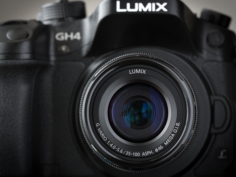 今回はLUMIX DMC-GH4で試用した。発売は2014年10月。実勢価格は税込3万3,720円前後