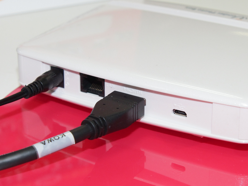 テレビとはHDMI端子で接続する