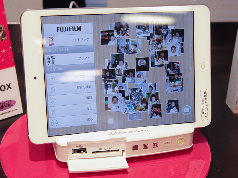 タブレット端末を立てられる溝もある