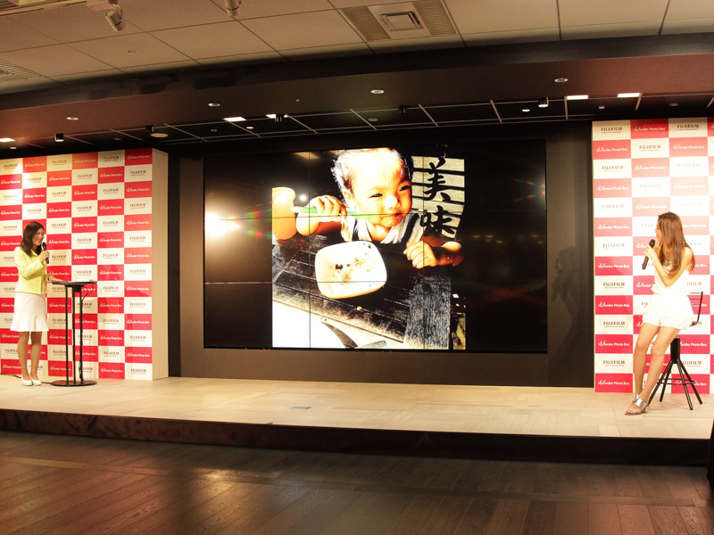 木下さんの旅行写真をWonder Photo Boxのスライドショーで披露