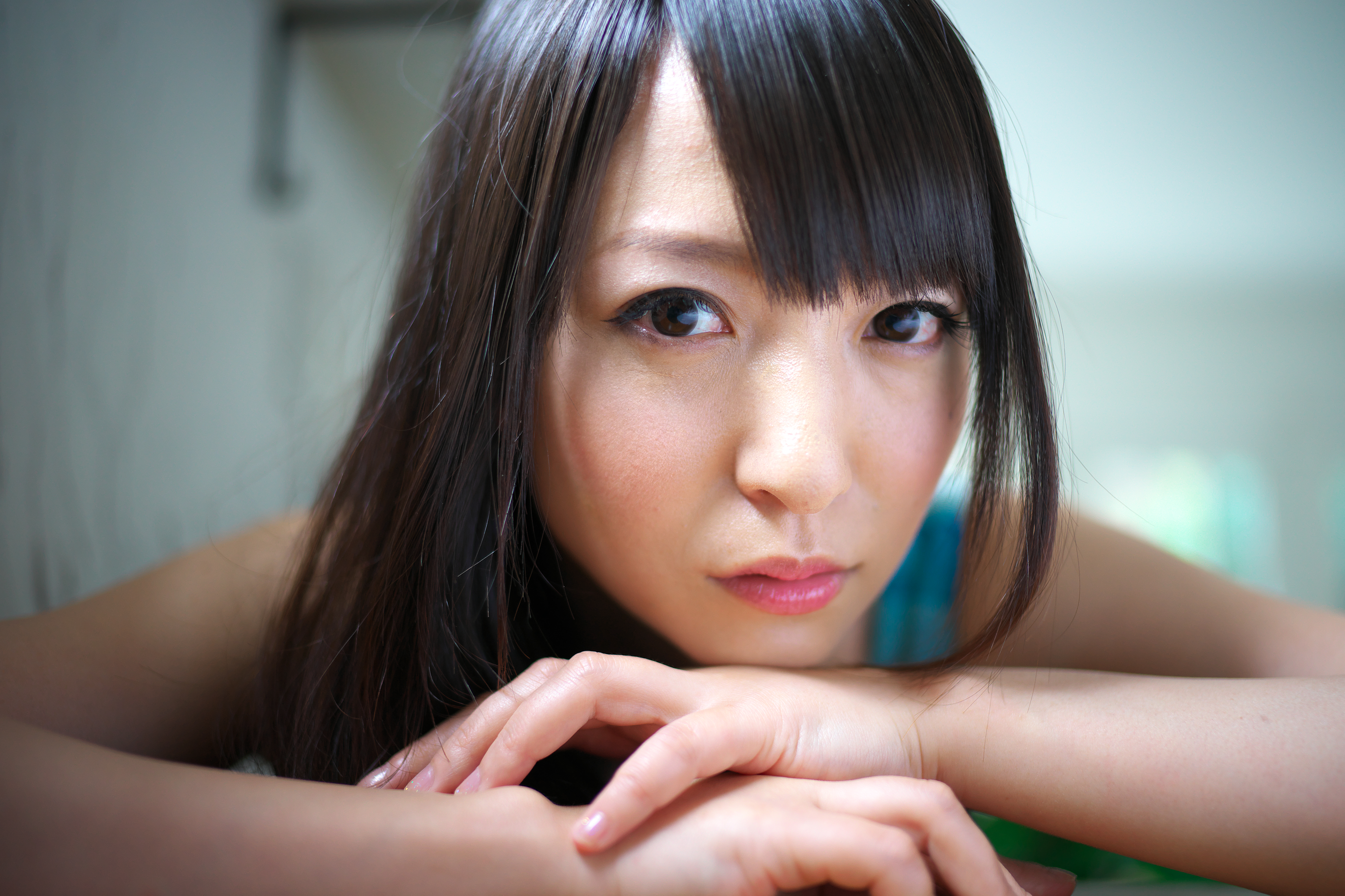 コシナのVM-Eクローズフォーカスアダプターを繰り出して、レンズ本体の0.7mの最短撮影領域を超えた簡易的なクローズアップ撮影。性能低下もないし、ボケはさらに大きくなる。α7 II / 1/250秒 / F2 / 0EV / ISO400 / マニュアル / 35mm