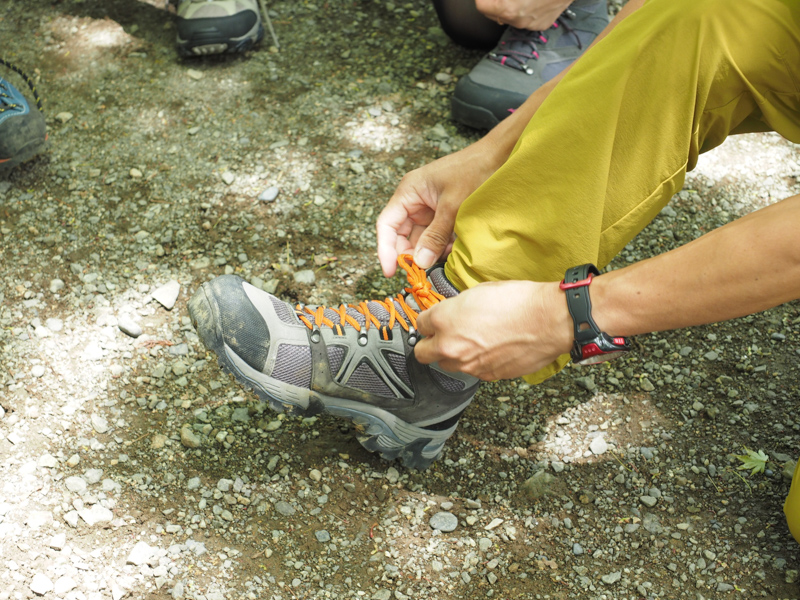 足とシューズをしっかり固定することで、けがの予防や疲労の軽減につながります。