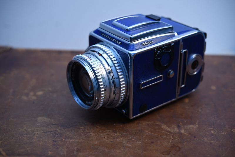 そのまま撮影すると青っぽい。