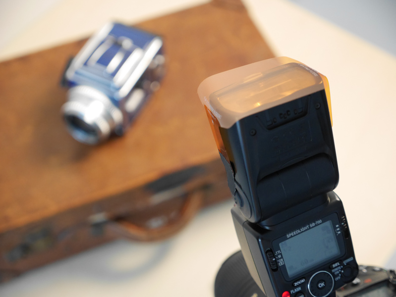 数値を基に、色温度変換フィルターをストロボに装着。