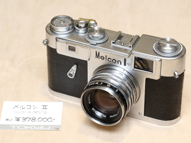 1957年に目黒光学が製造したレンジファインダー機。付属するニッコール50mm F2は、通称“黒帯”と呼ばれ、このカメラの純正レンズ。（カメラのアルプス堂）