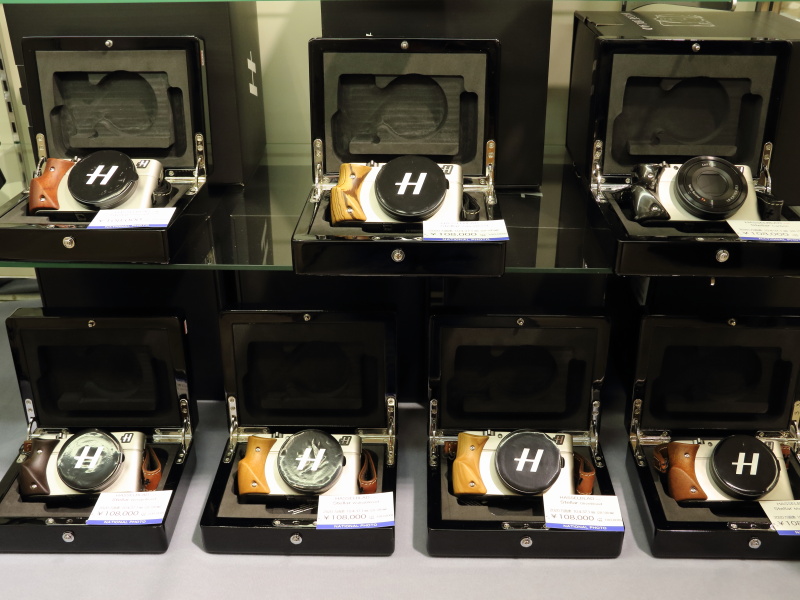 ハッセルブラッドのロゴも誇らしげなStellar。こちらは1インチセンサーを積むソニー サイバーショットRX100をベースとしている。（ナショナル・フォート）