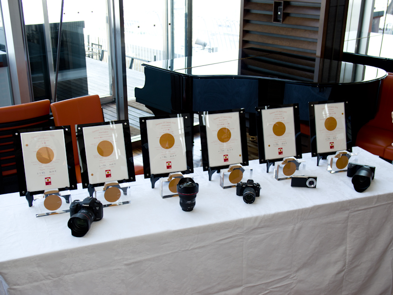 今回、「大賞」、「あなたが選ぶベストカメラ」、「レンズ賞」、「カメラ記者クラブ賞」を受賞した5製品。EOS 7D Mark IIは大賞とベストカメラのダブル受賞となる