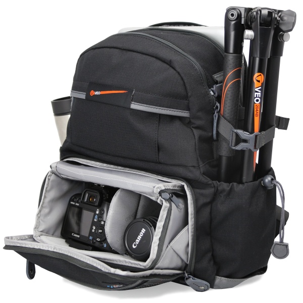 こちらはリュックタイプのVEO 42。税別1万8,333円