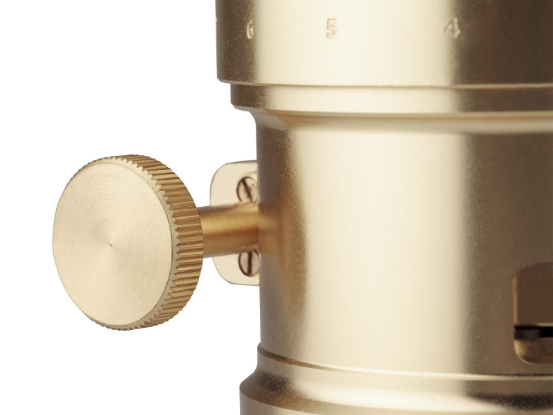 フォーカス調節のつまみ